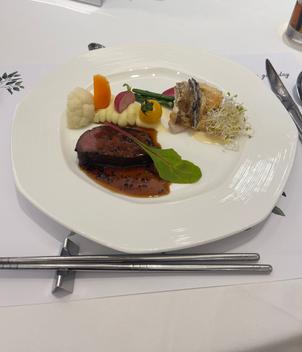 試食会のメイン料理。魚料理も肉料理も美味しかったです。