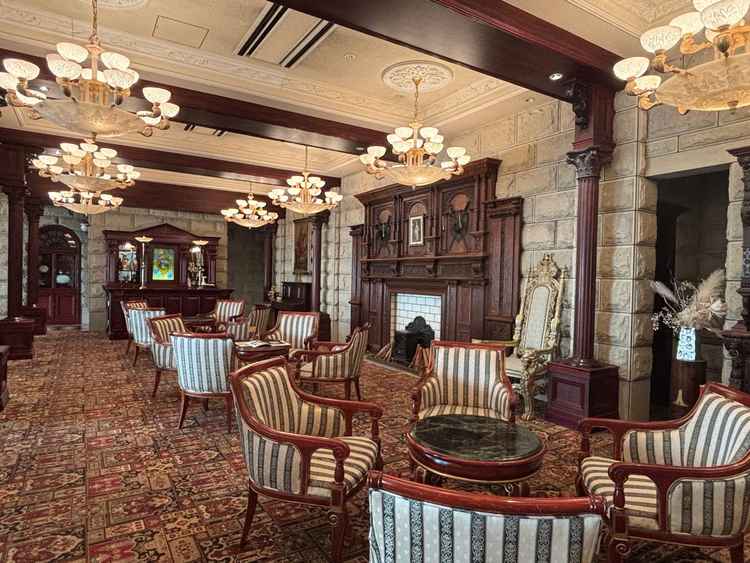 ロビーや待合室もどの部屋も可愛くてアンティークがおしゃれだった。