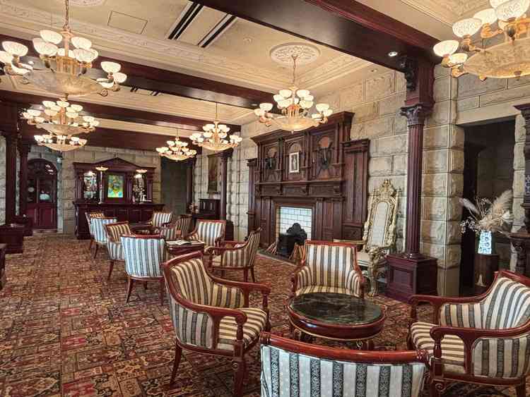 ロビーや待合室もどの部屋も可愛くてアンティークがおしゃれだった。