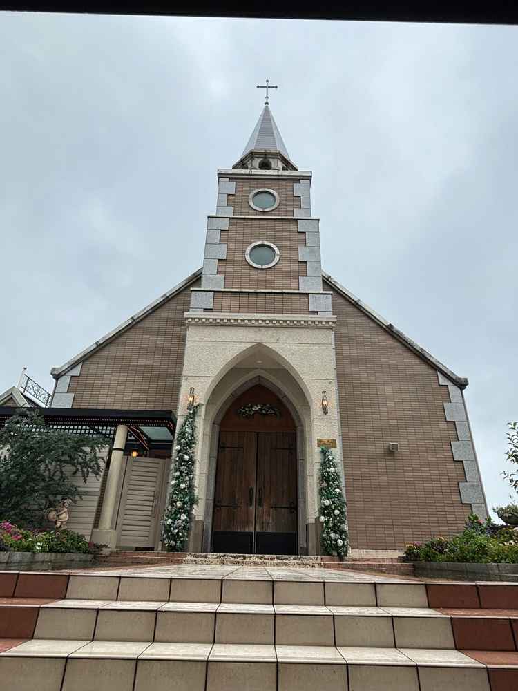 会場に入った時には想像できない、独立型チャペルが屋上に突然現れたのがとてもよかったです。