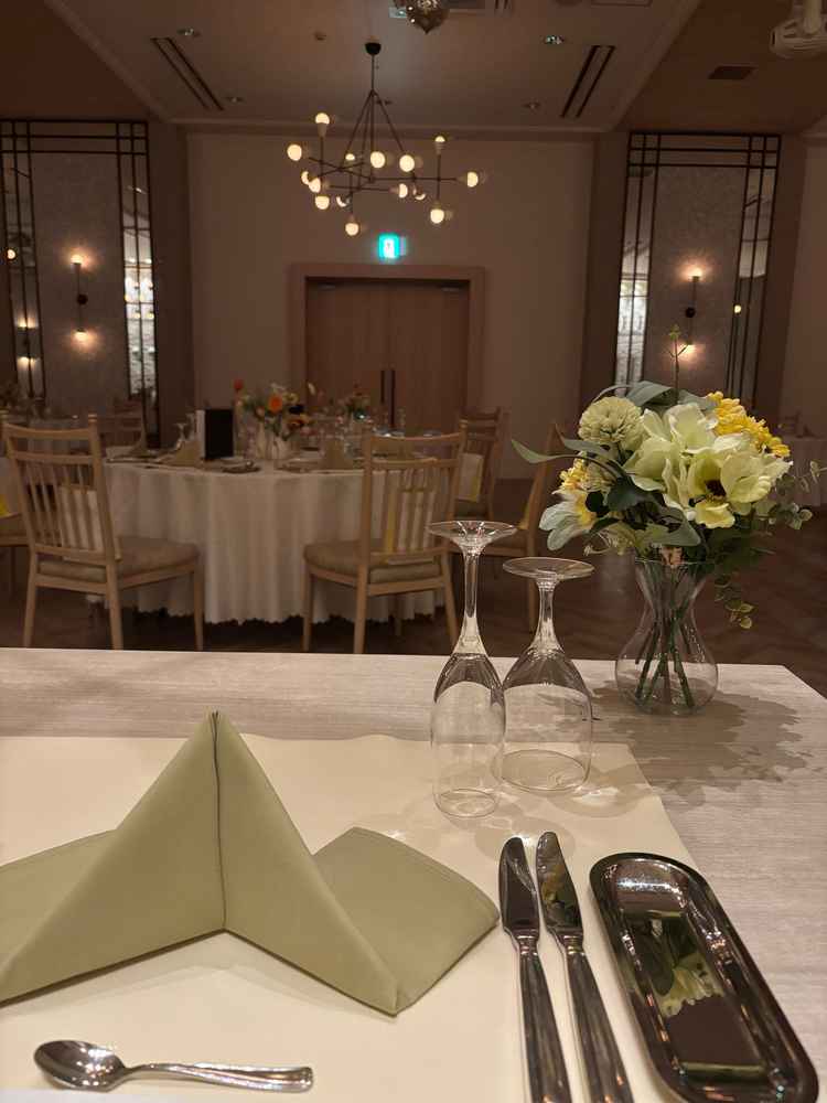 アリーという披露宴の部屋。白基調で何にでも合う。