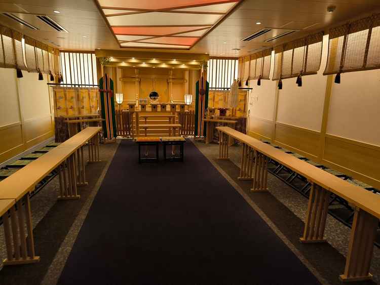 神殿　明るくて雰囲気のある場所でした。