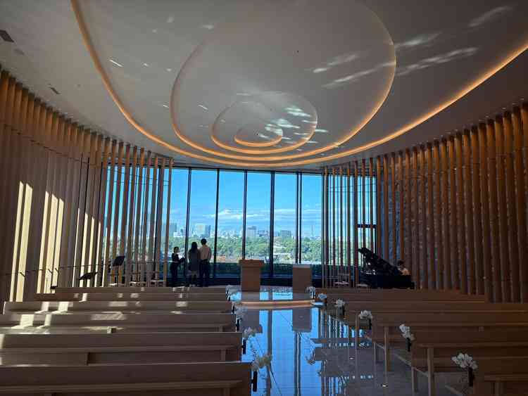 チャペル　快晴でとても空気が澄んでいて綺麗でした。聖歌隊、ピアノも雰囲気があり良かったです