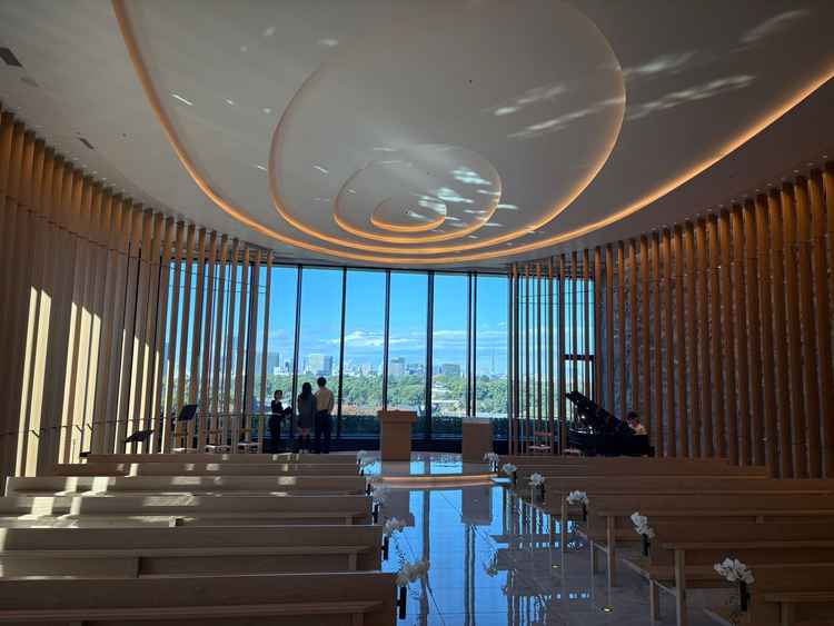 チャペル　快晴でとても空気が澄んでいて綺麗でした。聖歌隊、ピアノも雰囲気があり良かったです