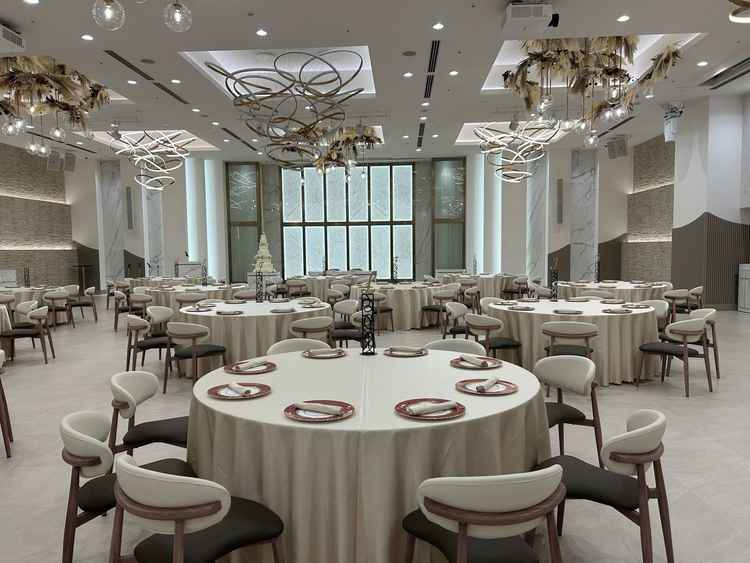 新しくリニューアルした披露宴会場でした。特殊な仕掛けもあり、他の披露宴会場ではできないと思った