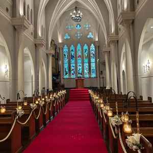 チャペルの入口。天井が高かったです。