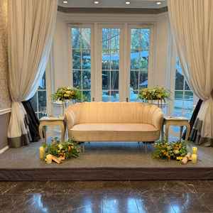 当日結婚式が入っていたのでリアルな装花を見学でき、この日はほぼ造花で花の香りとかは感じられなかった