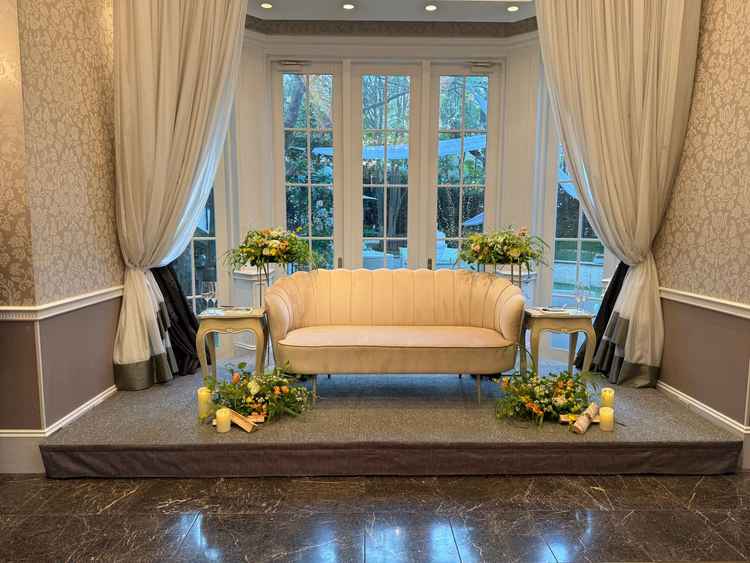 当日結婚式が入っていたのでリアルな装花を見学でき、この日はほぼ造花で花の香りとかは感じられなかった