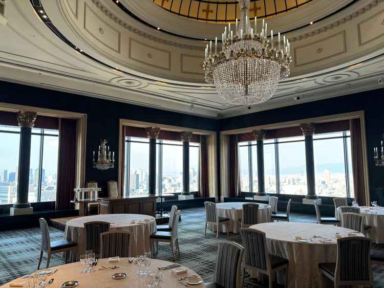 ブラックの披露宴会場