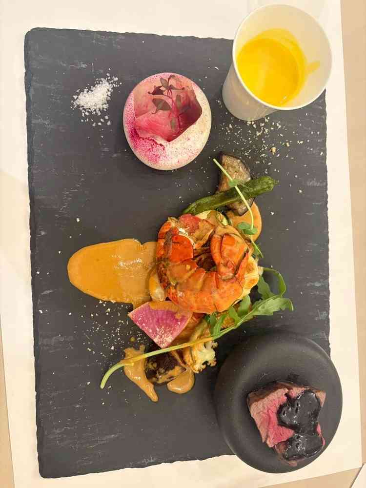 試食の内容。挙式当日は２人で組み立てるコース。