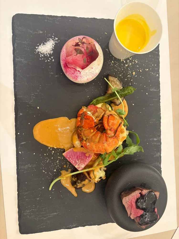 試食の内容。挙式当日は２人で組み立てるコース。