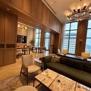 披露宴会場に入るまでの、ゲスト用待合。照明がお洒落。