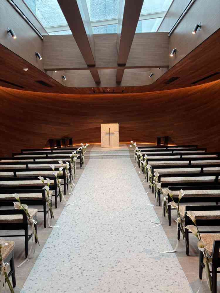 チャペル。木の香りがあり非常に上品な空間でした。