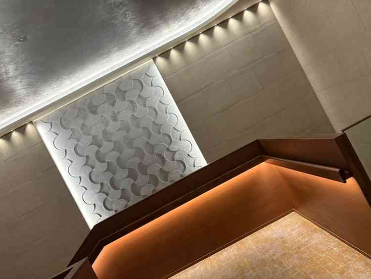 ロビー。吹き抜けで広く、開放感がありました。