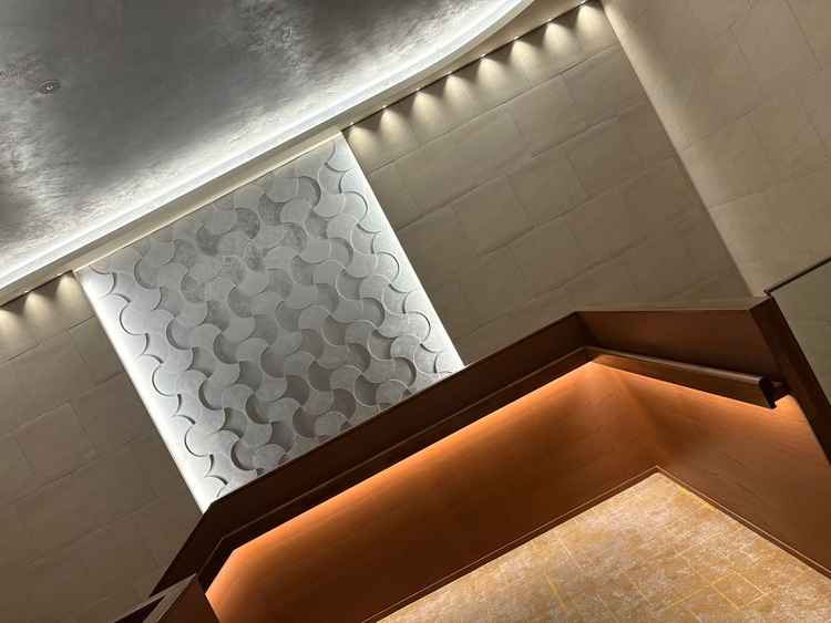 ロビー。吹き抜けで広く、開放感がありました。