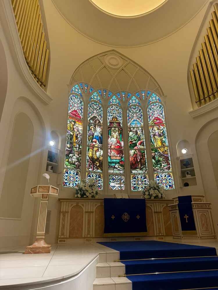 スタンドガラスがとても印象的でした。