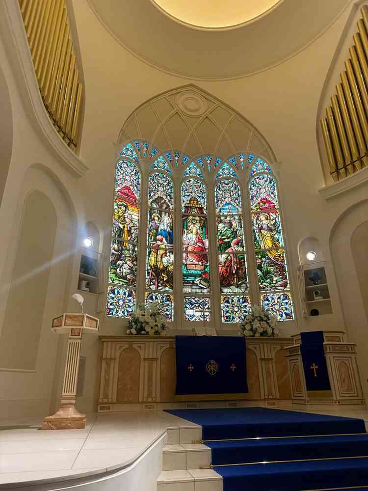 スタンドガラスがとても印象的でした。