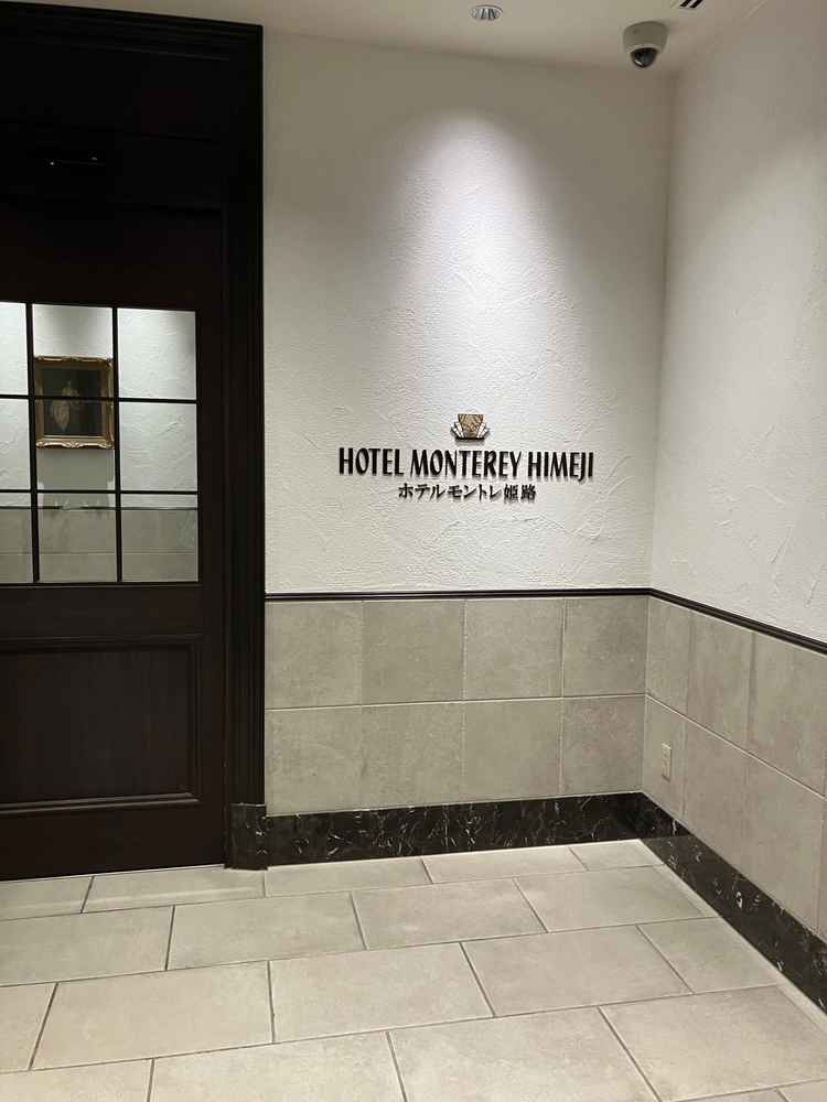 ホテルエントランスの一角。白基調な所が多く写真映えしそうでした