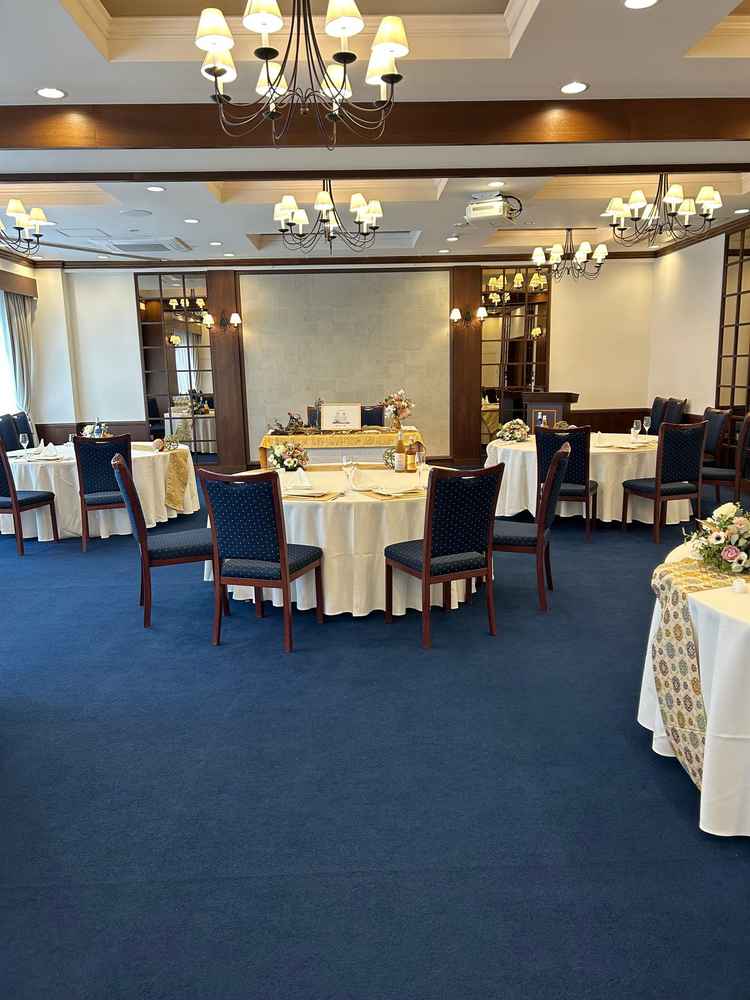 高砂から全体を見渡しやすい。ゲストとも目を合わせやすい距離感だと思う。