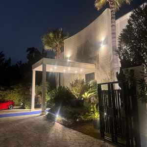 夜の外観もとても美しく、ゲストの印象にも残りそうだと感じました。