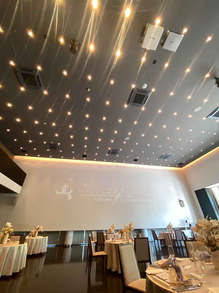 披露宴会場天井高