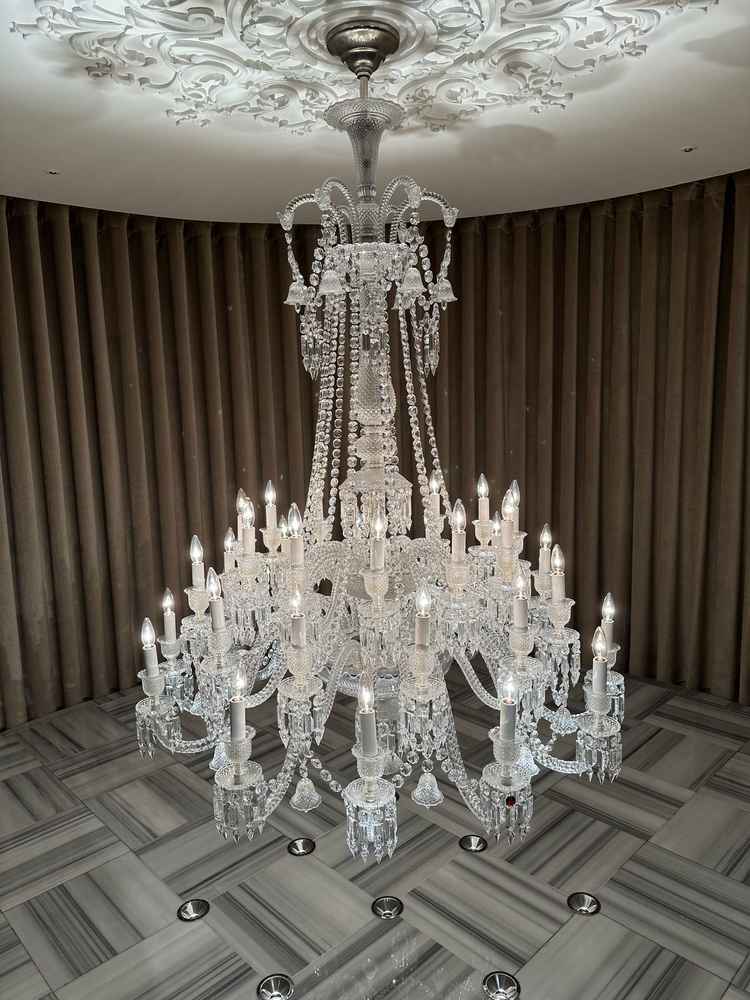 チャペルのシャンデリア