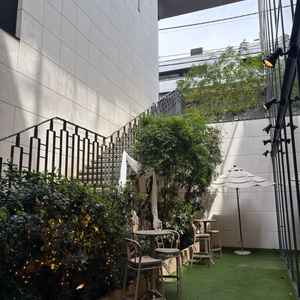 披露宴会場についている庭。デザートビュッフェ等できそうでした。