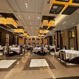 こちらの会場は、奥行き・広さが十分にあり、落ち着いた雰囲気です。