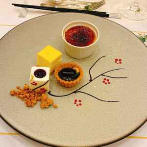 デザートブッフェのケーキ。一番人気のプリン！カラメルがパリ！中はとろり。口通りよく美味しいです。