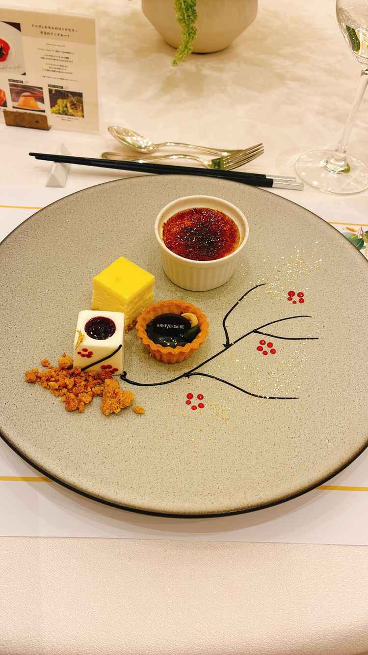 デザートブッフェのケーキ。一番人気のプリン！カラメルがパリ！中はとろり。口通りよく美味しいです。