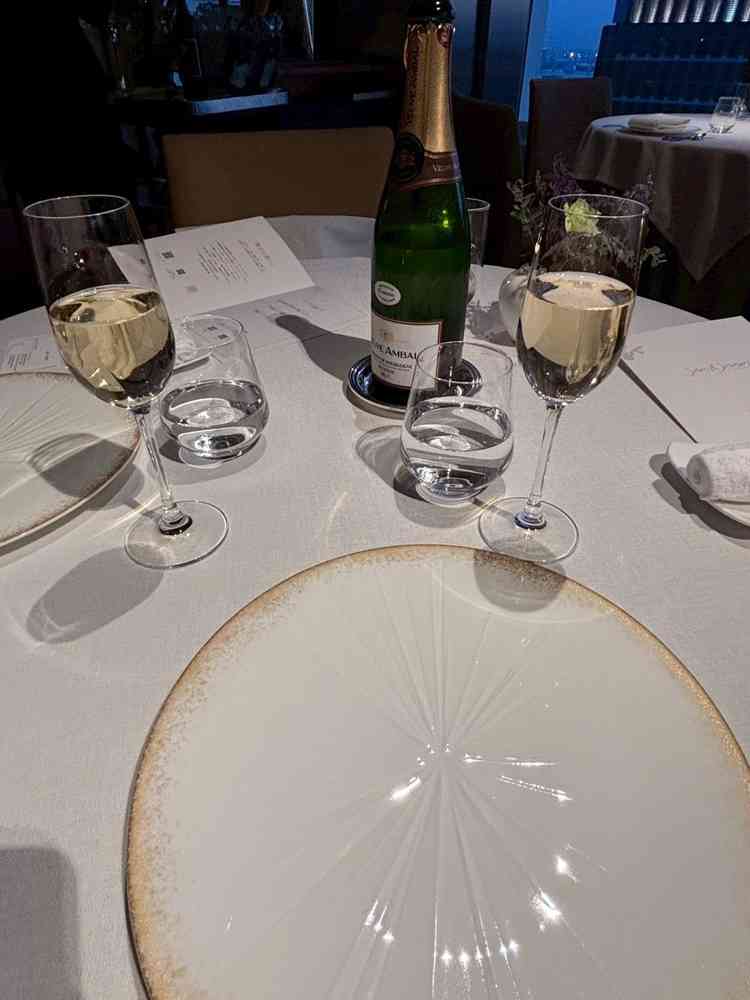 スパークリングワインをだしてもらえました。