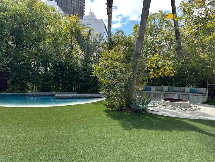 チャペルを出た所のガーデンテラス。自然を感じてとても素敵でした。