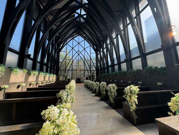 チャペルは天井が高く落ち着いた雰囲気でとても素敵でした。