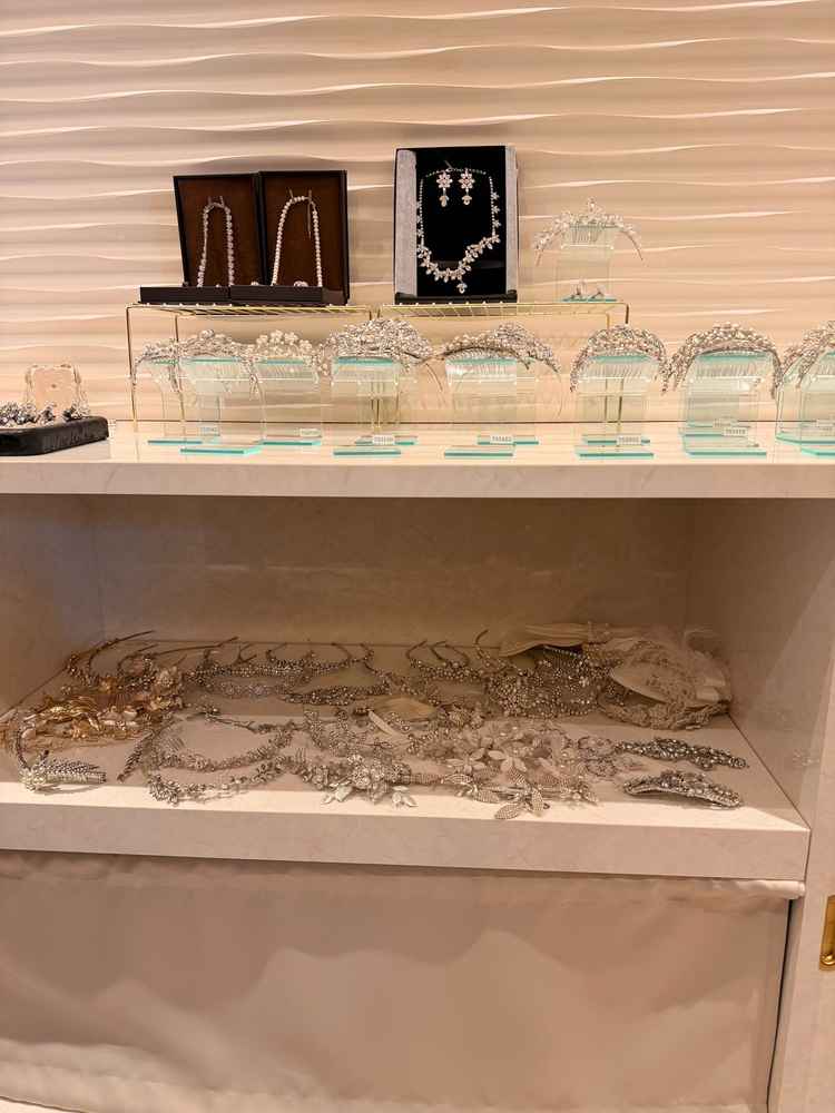 レンタルできるティアラなどのアクセサリーもとても充実していました。