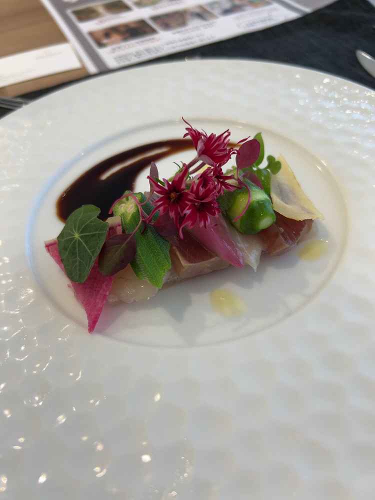 試食。式場での魚は珍しく食べやすかった。