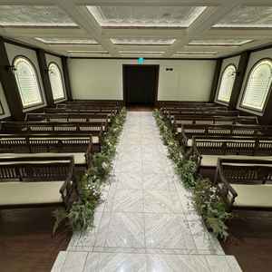 チャペルの祭壇から入り口側を見た写真