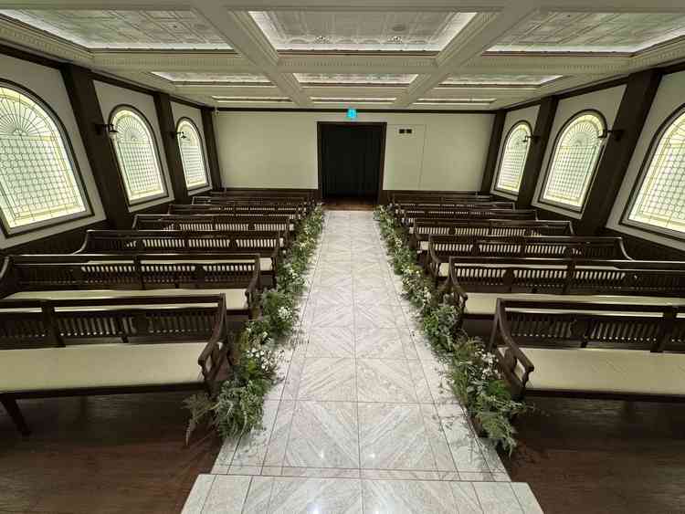 チャペルの祭壇から入り口側を見た写真