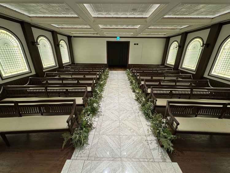 チャペルの祭壇から入り口側を見た写真