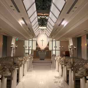 照明を落としたチャペルはとても幻想的で素敵でした。