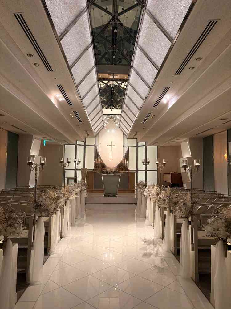 照明を落としたチャペルはとても幻想的で素敵でした。