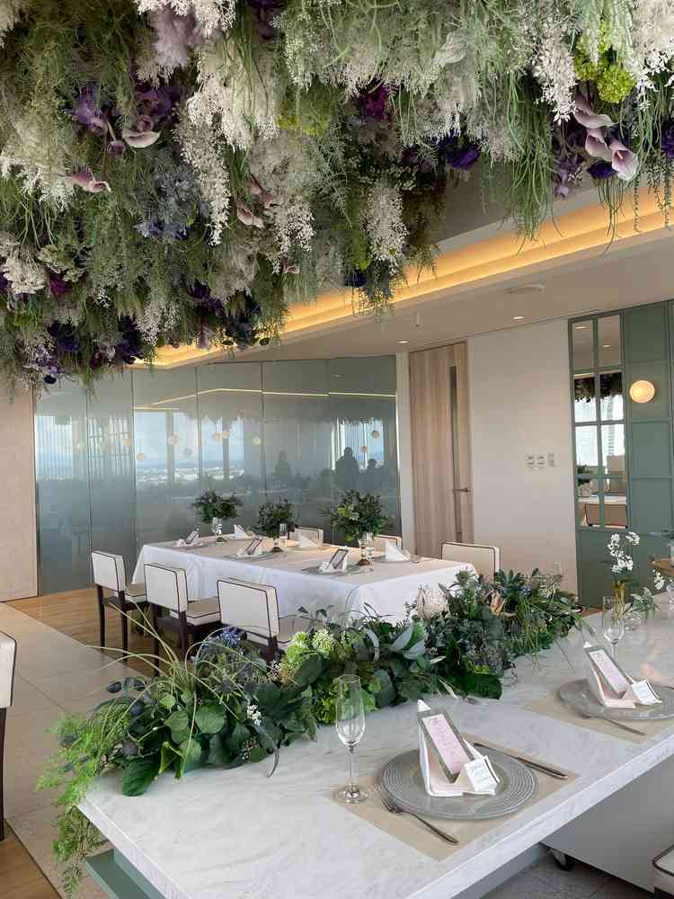 小さい方の部屋。部屋を出たところに料理を置いて立食スタイルにもできるそう