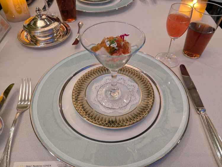 アミューズの写真。アボカドと海鮮の相性が抜群で非常に美味しかった。