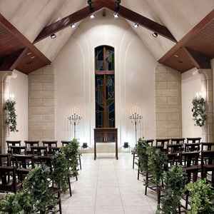 小さめで可愛らしいチャペル