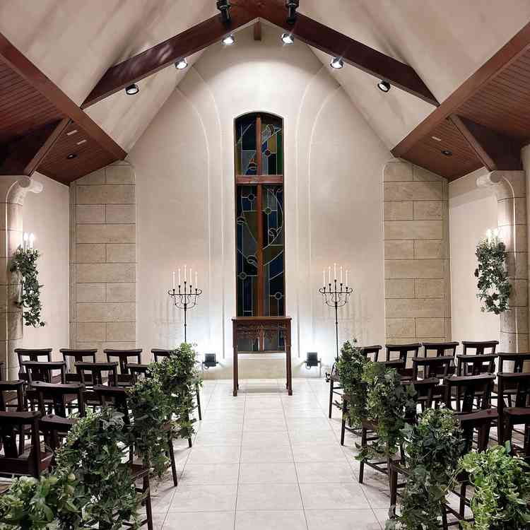 小さめで可愛らしいチャペル