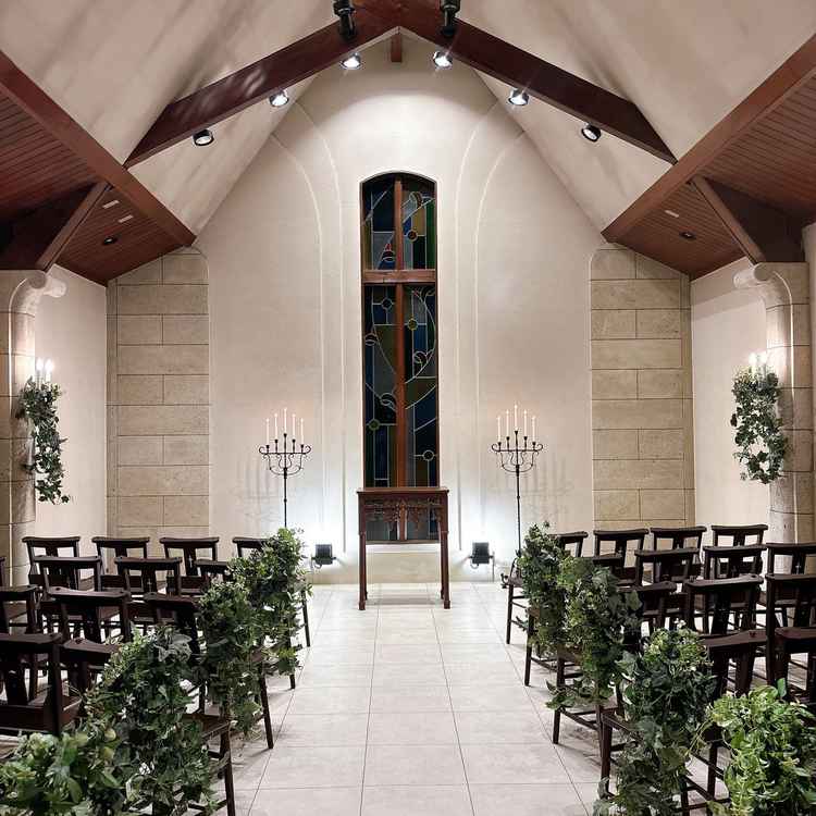 小さめで可愛らしいチャペル