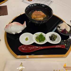 料理の〆で出される鯛茶漬け。