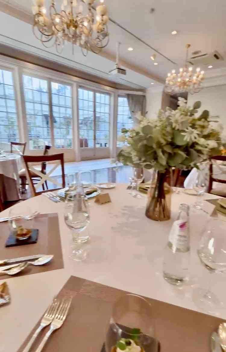 円卓も素敵でした。