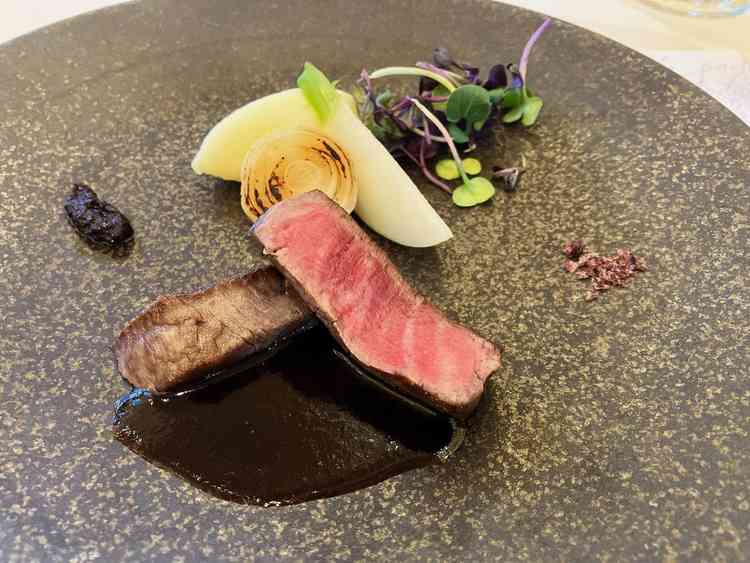メインのお肉料理