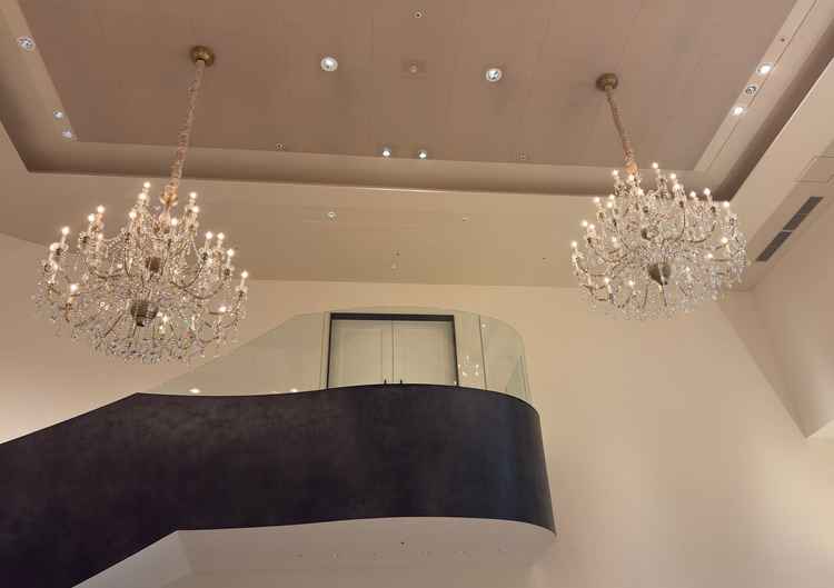 披露宴会場①。素敵な階段が特徴的でした。