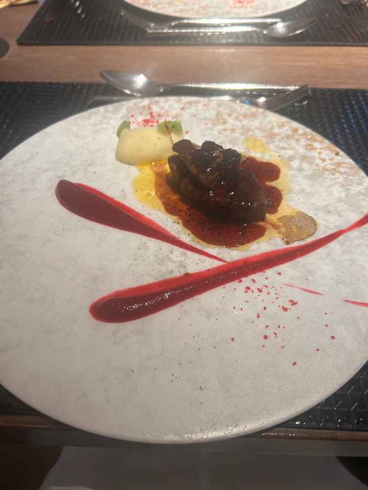 お肉料理の試食もしました。おしゃれでテンションが上がります。
